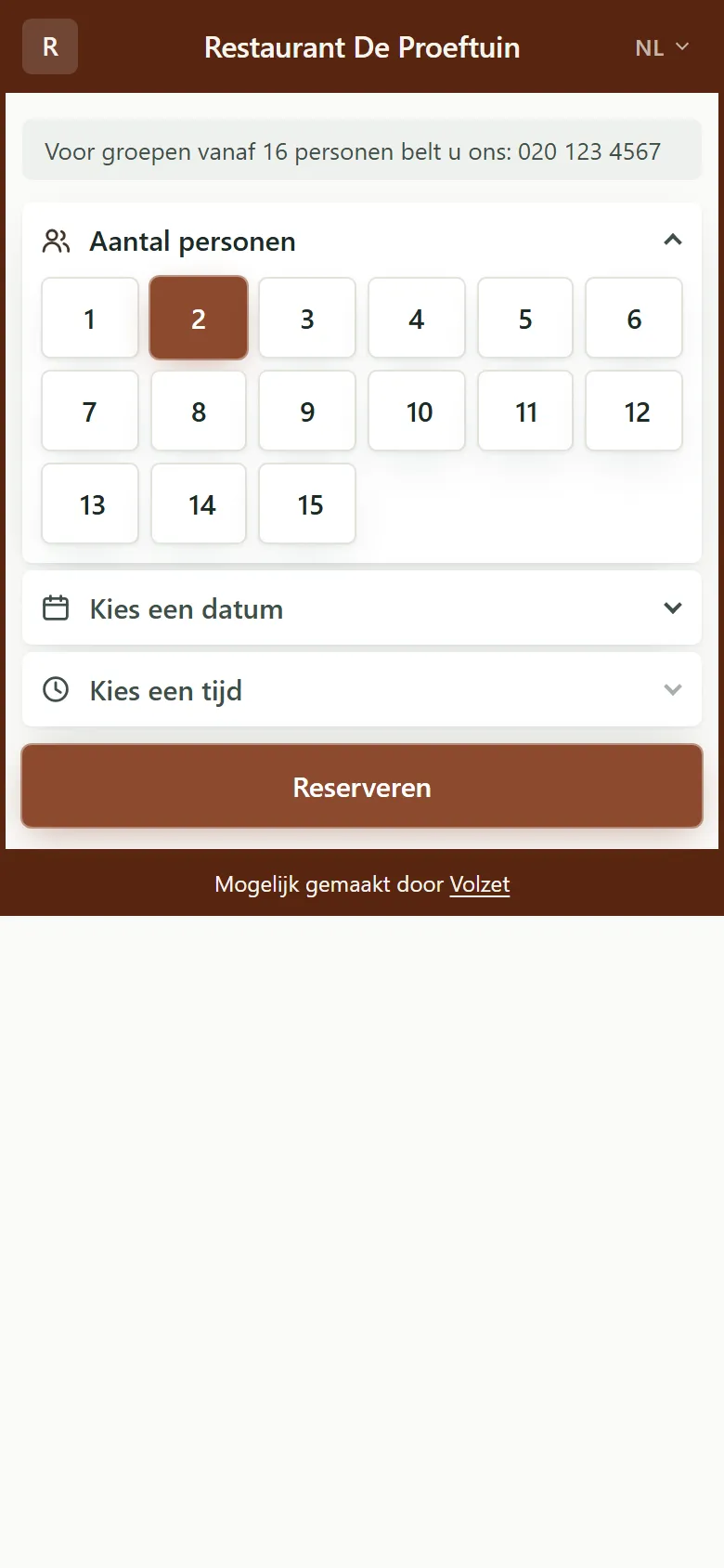 Het reserveringsformulier van Volzet op een telefoon: bovenaan de naam van het restaurant, daaronder een keuze voor het aantal personen met 2 geselecteerd, daarna Kies een datum en Kies een tijd, en onderaan een brede knop Reserveren.